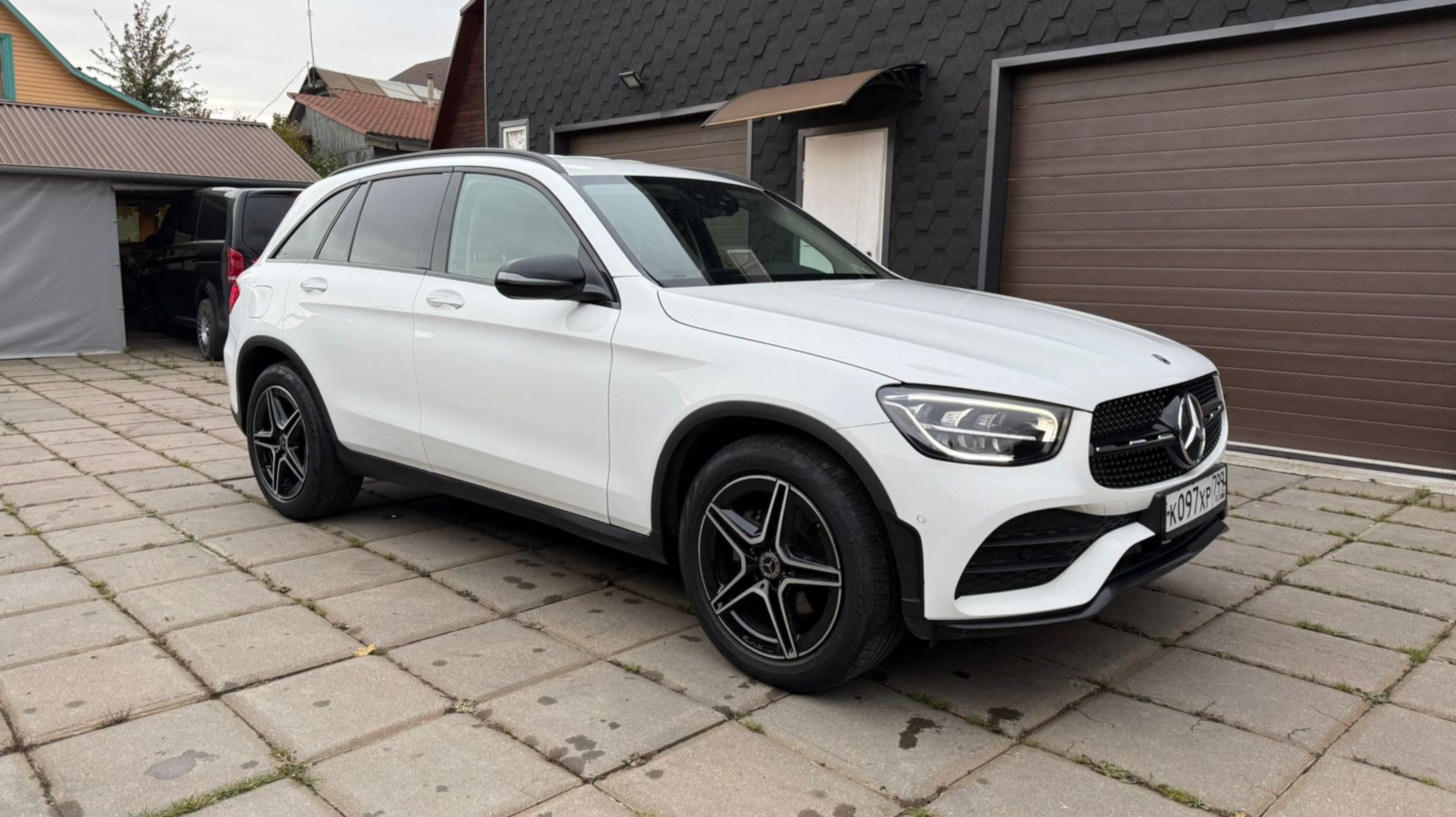 IMercedes-Benz GLC300 2021