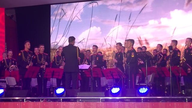 Только мы с конем... Курсанты военного музыкального училища им. Халилова.