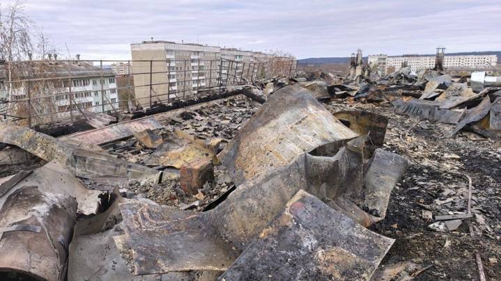 В ПВР разместили 50 жильцов горевшего в Красноярском крае жилого дома