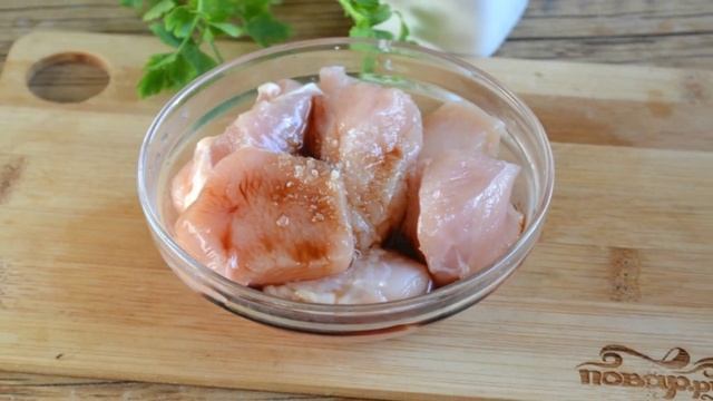 Курица в кисло-сладком соусе с ананасами