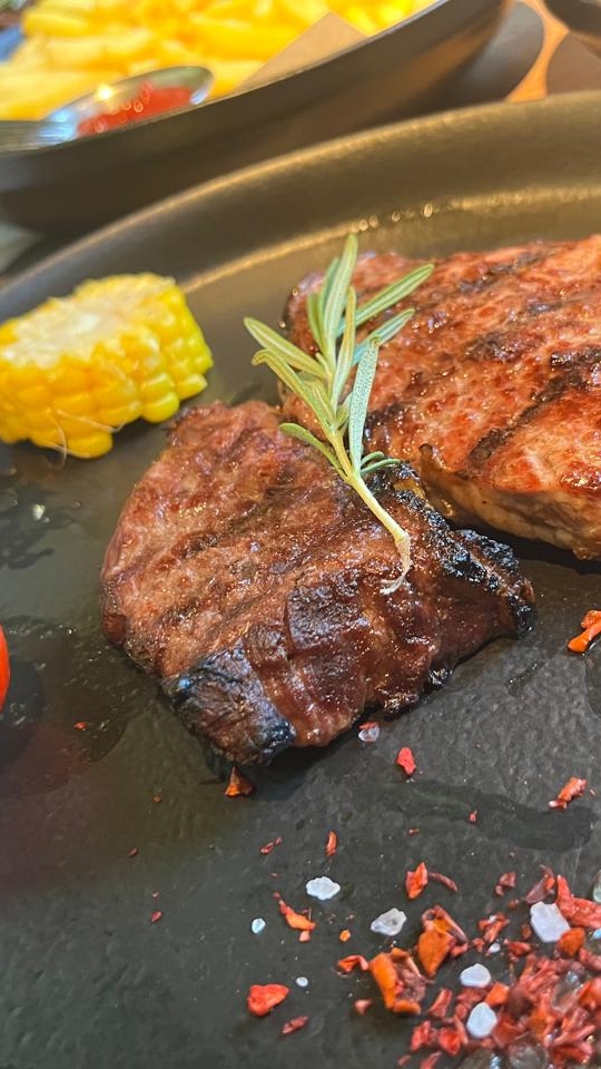 Обед в ресторане THE БЫК. Санкт-Петербург.