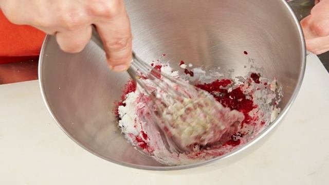 Легкий мусс с клюквенно-медовым соусом