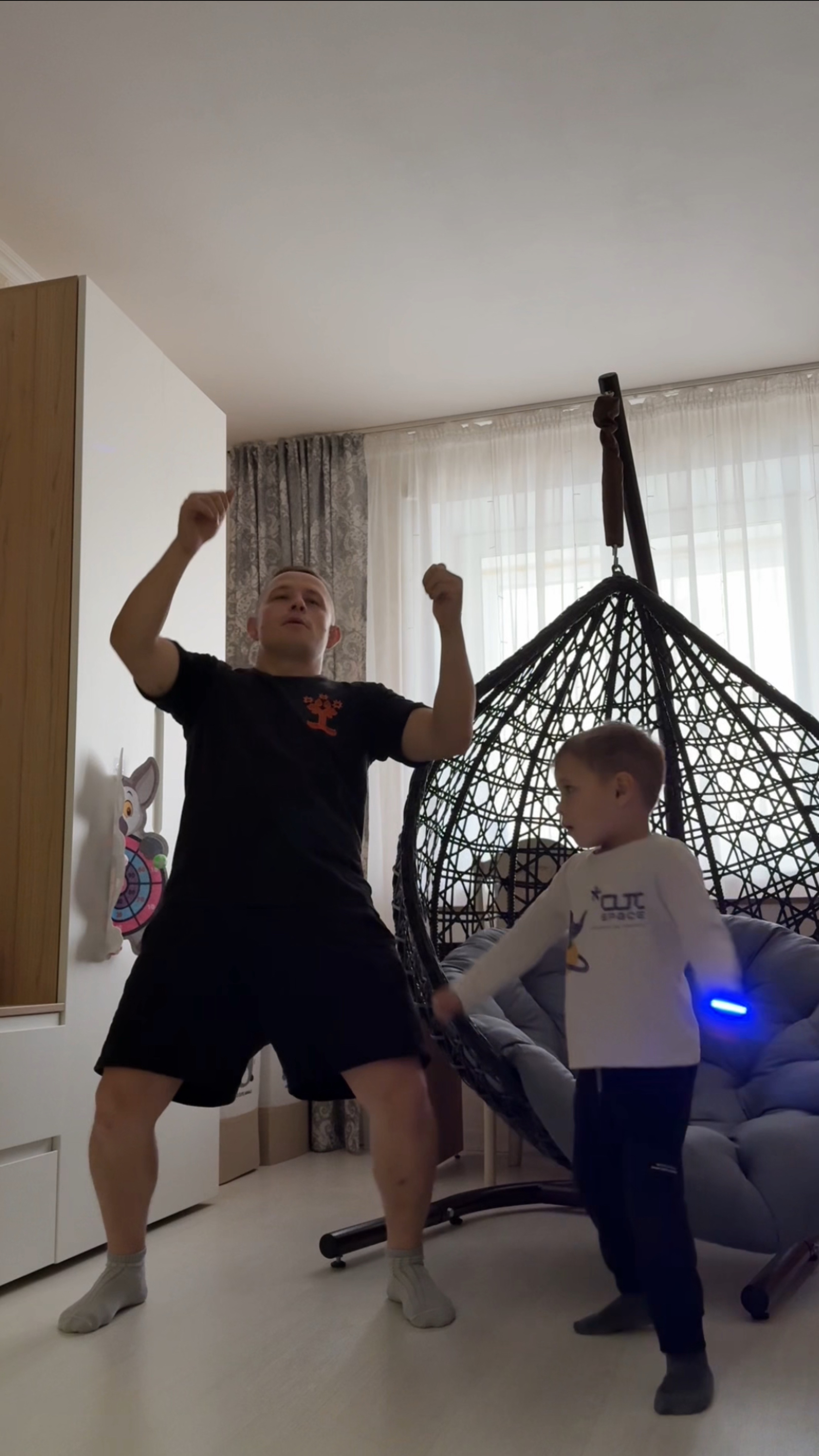 Танцы с Марком🙃