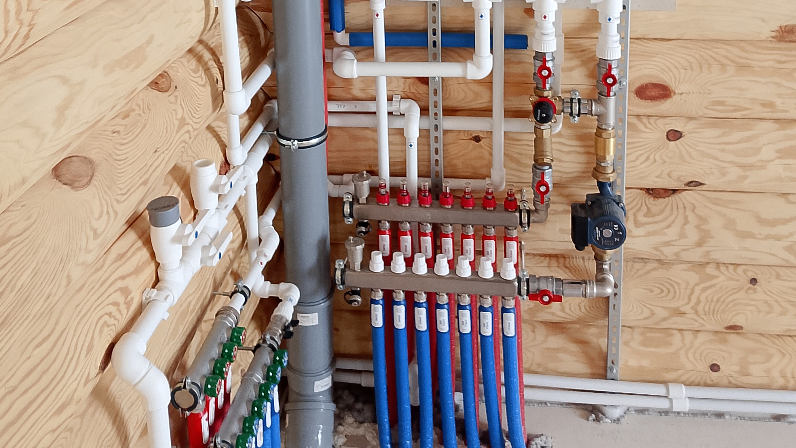 Как сделать тёплый пол и отопление в деревянном доме без стяжки.