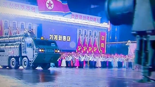 Парад КНДР, крылатые ракеты наземная пусковая установка