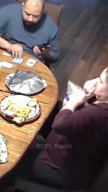 Бедолаги. И смех, и грех над ними))🤣