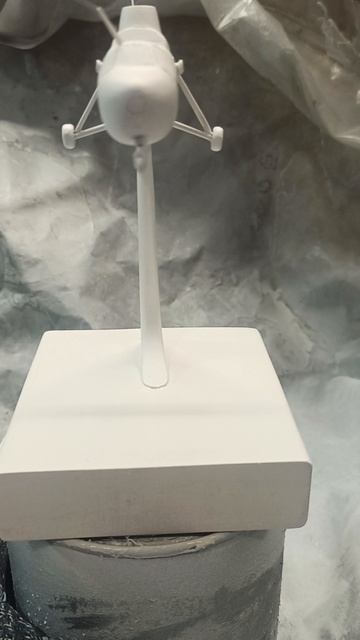 Грунтовка модели вертолета Ми 1