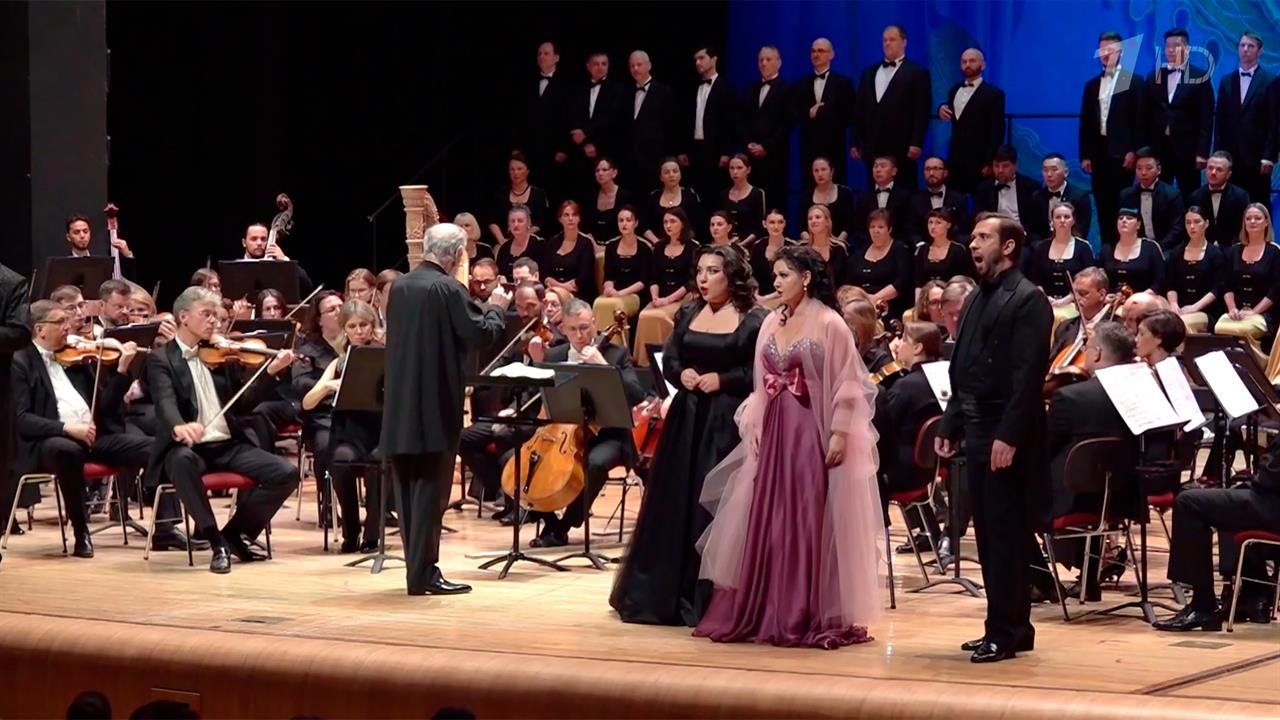 Во Владивостоке X фестиваль "Мариинский" открылся оперой Чайковского "Пиковая дама"