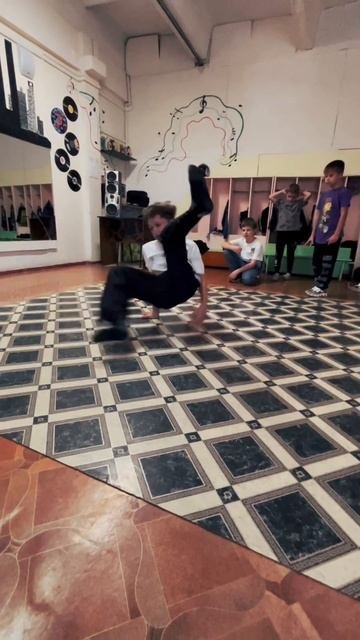Брейкинг в Кемерово 💪#break #dance #breaking #breakdance #bboys #брейкинг