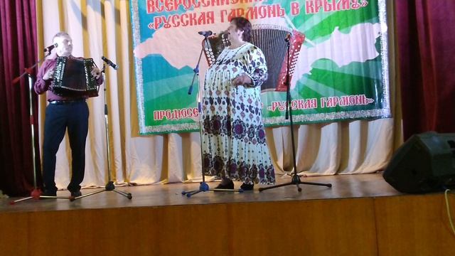 Расцвела смородина