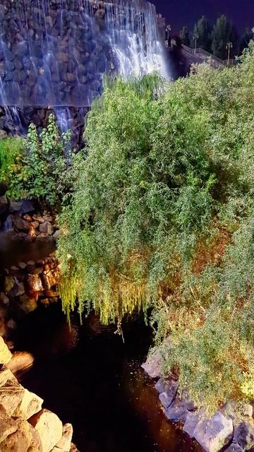 Таджикистан.  Душанбе.  Парк Наврузгох.  Искусственный водопад.