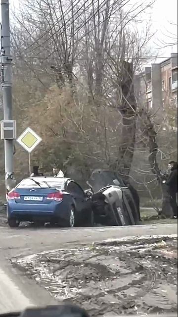 Авария в Омске на 6 Стационной напротив остановки посёлка Южный