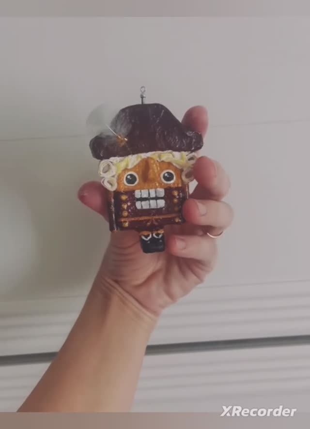 Новогодняя ёлочная игрушка из вторичного сырья и папье маше, щелкунчик.