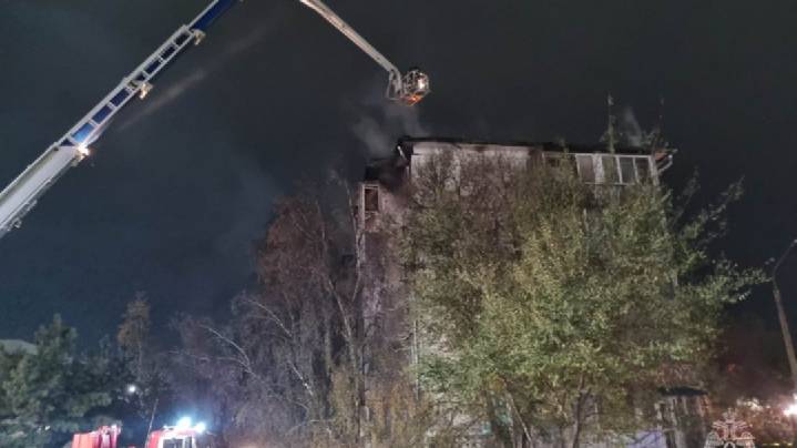 В пожаре дома Красноярского края один человек погиб и двое травмированы