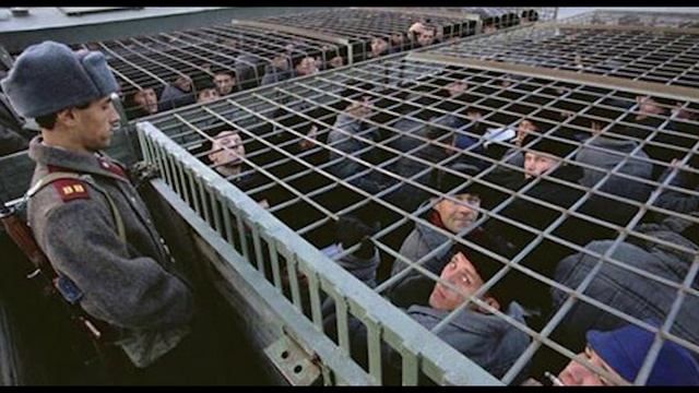 В трюмах тесных и глубоких
