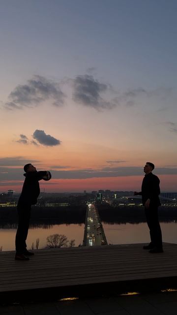Закат. Пиджаки. Волейбол.