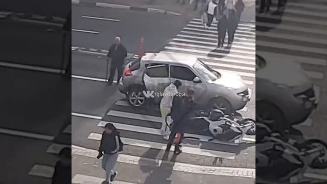 В Истре автоледи не поделила дорогу с мотоциклистом и они попали в ДТП
