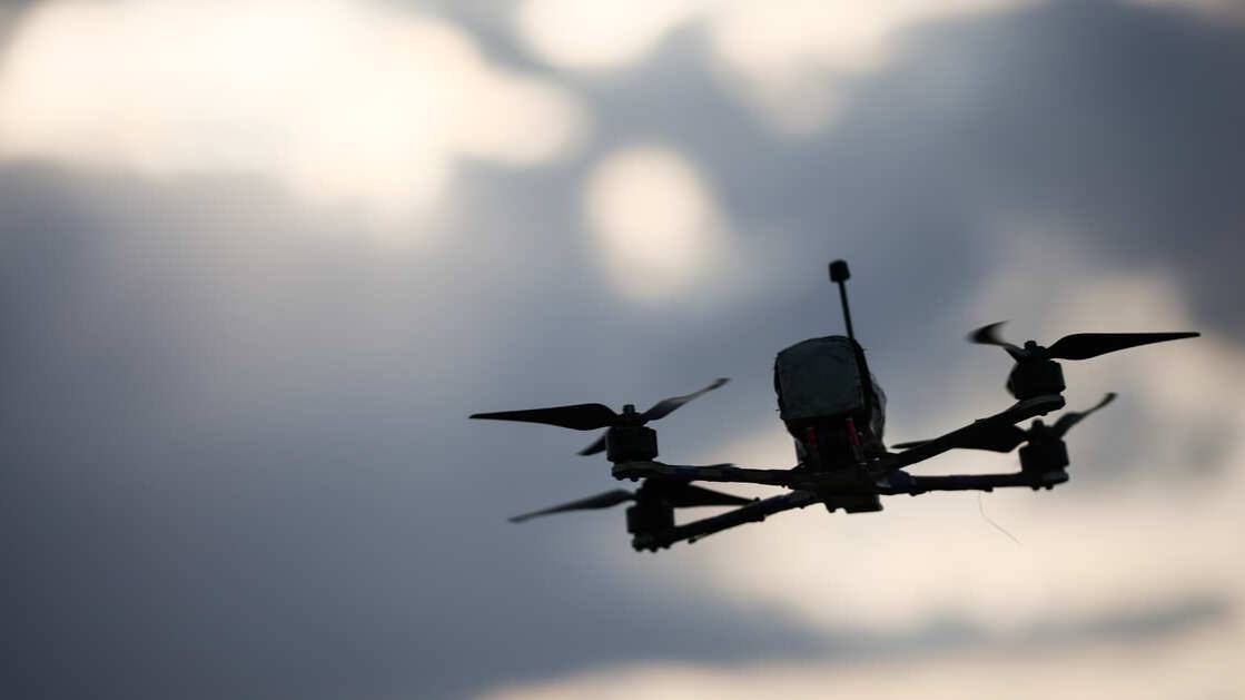 Операторы FPV-дронов уничтожили бронетехнику ВСУ около Константиновки