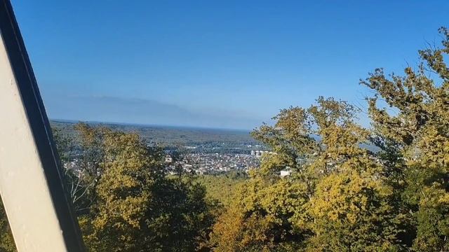 Смотрим на горы  с высоты колеса обозрения в комплексе Дыхания гор.
