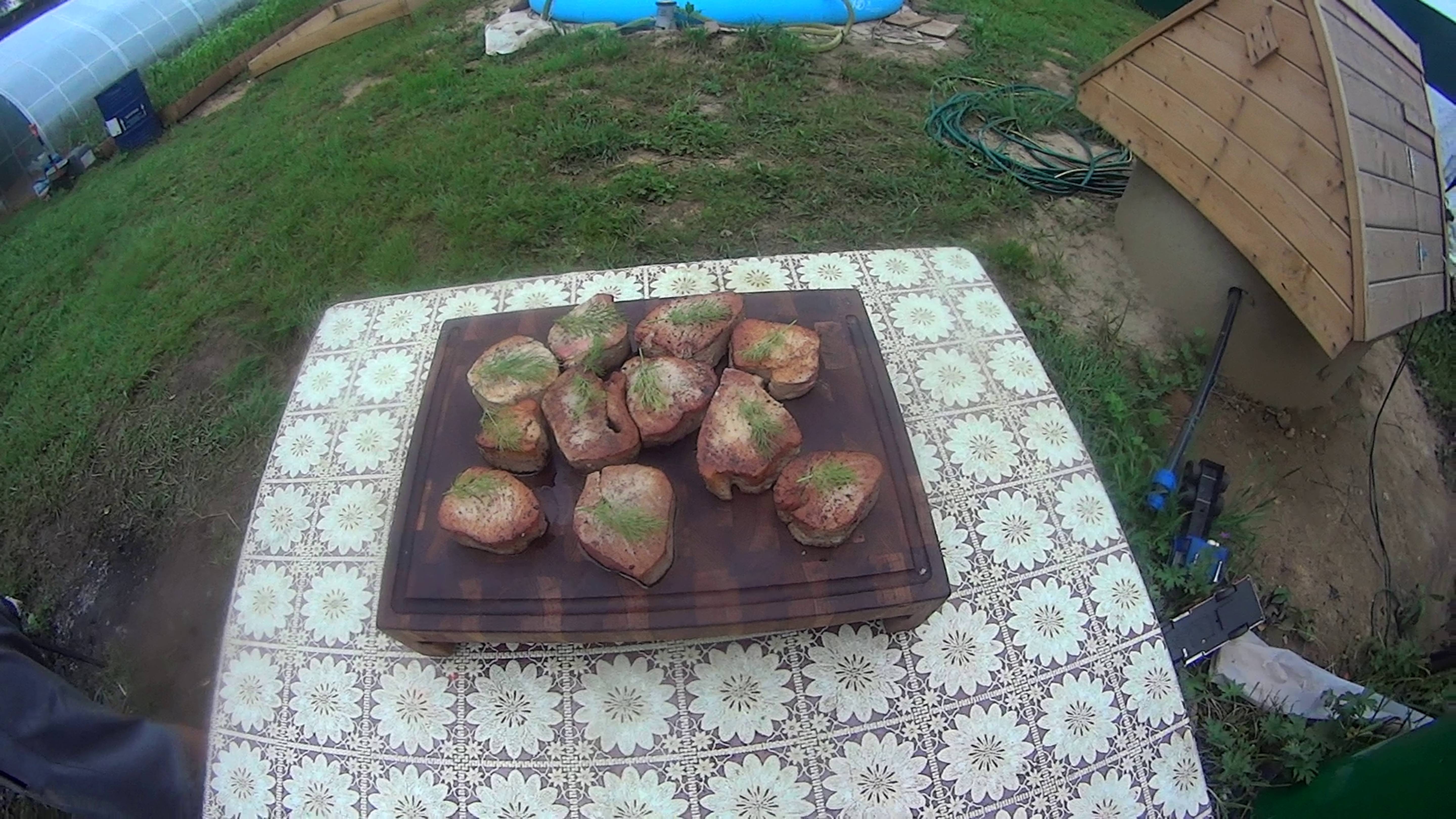 Вкусный жареный тунец в садже