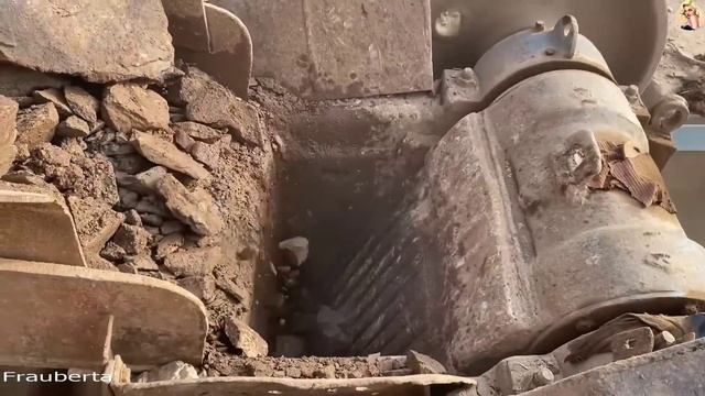 Строительство, дробление щебёнки