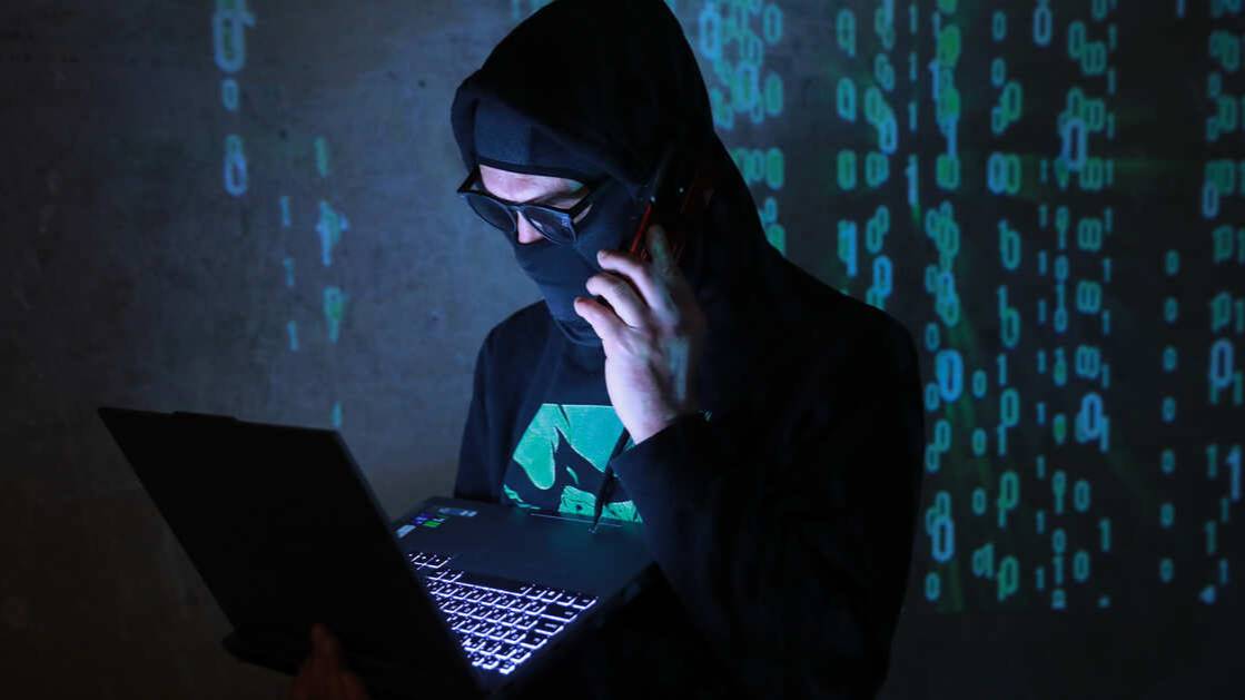Мошенники обманули петербургскую пенсионерку на 26,5 млн рублей