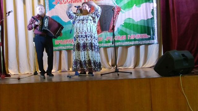 Собрался народ на гулянку