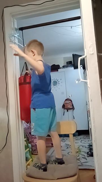 Юный атлет: первый опыт на турнике