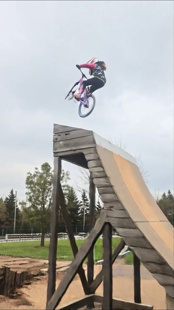 Прыжок на Bmx с парашютом 🤪