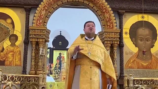 В храм надо спешить, а из храма медлить