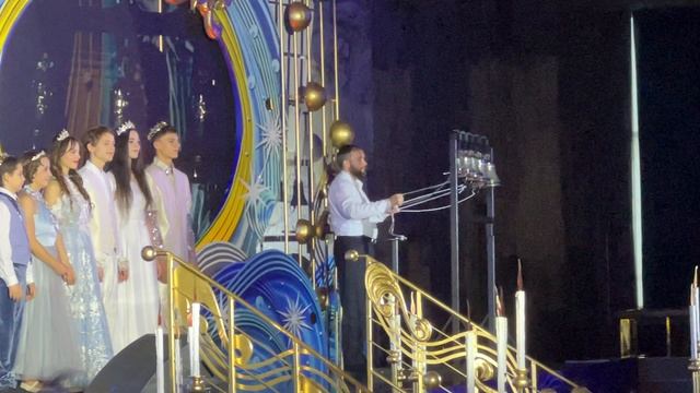 Кремлёвский Дворец Звонарь Сергей Медведев в финальной песне Светланы Феодуловой Рождество.