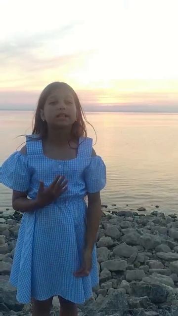 Завороженная в воду смотрю