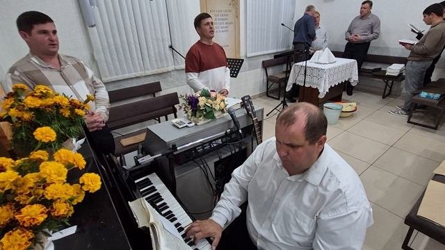 Знаешь ли ручей что бежит общее пение
