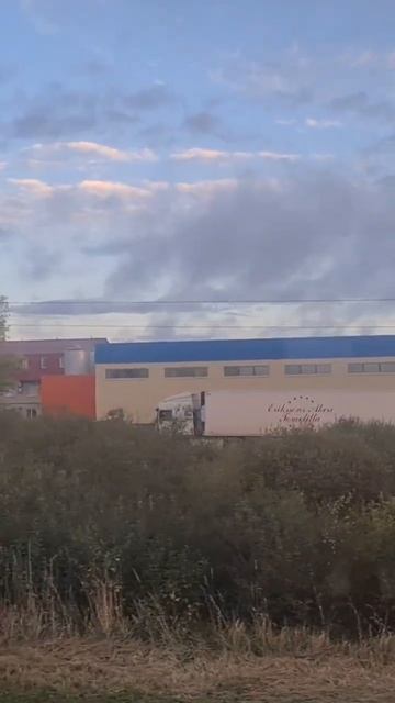 Утро в вагоне поезда. Едем домой