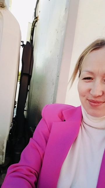 Настоящие королевы ездят в кино ?!