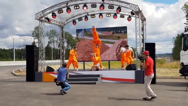 Строители — мощный мужской танцевальный номер для строительных компаний | Art People Show