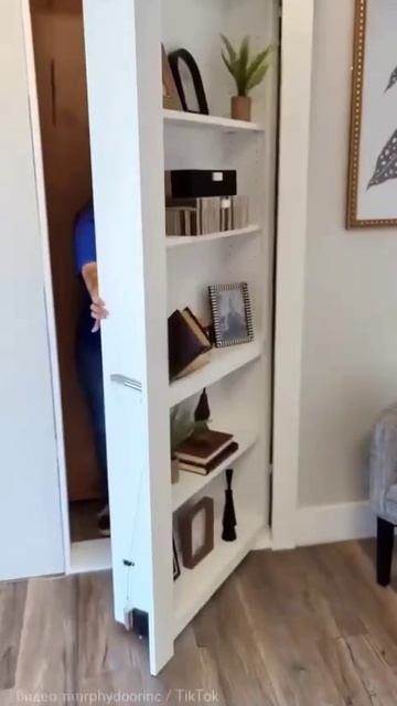 Потайная дверь в интерьере😜Как вам идея?Оцените реакцией 🔥
