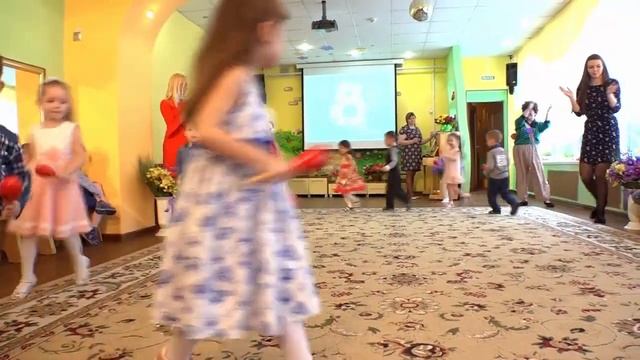2019  группа ОДУВАНЧИК   8 марта  танец весенняя ламбада   329