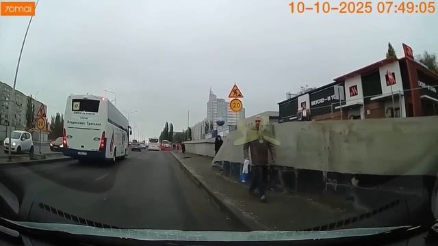 В Воронеже трагический инцидент: велосипедист погиб под колёсами автобуса, совершив неожиданный м...