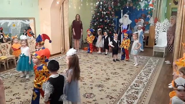 2022 год малыши гр Солнышко НОВОГОДНИЕ ИГРУШКИ