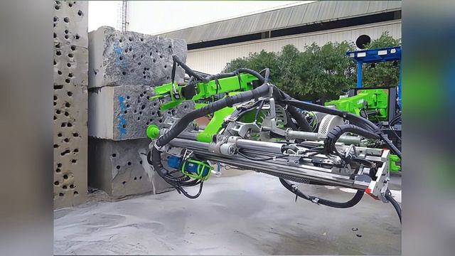 Гидравлическая анкерная буровая установка CYTM 41 объединяет три рабочие станции в одной.