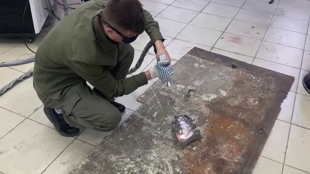 Чистка автодетали сложной формы из алюминиевого сплава от окислов и масляных загрязнений TURBOLASE