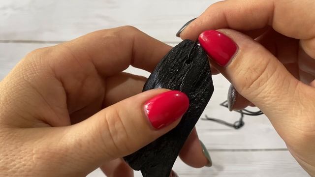 Кулоны из дерева и камня.