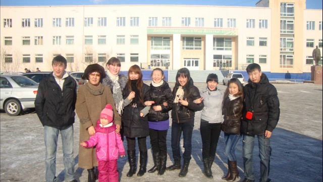 2012 сыл. М.К.Аммосов аатынан Хатырык орто оскуолатын11 кылааЬын уорэнээччилэрэ.