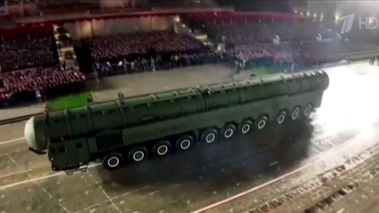 В Пхеньяне прошел военный парад в честь 80-летия Трудовой партии