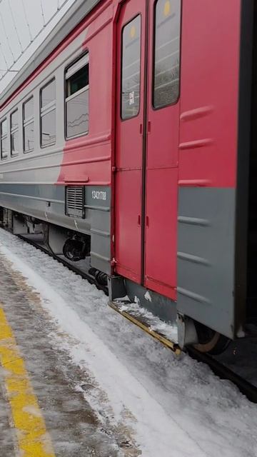 Эд4м0111 прибывает на станцию иня