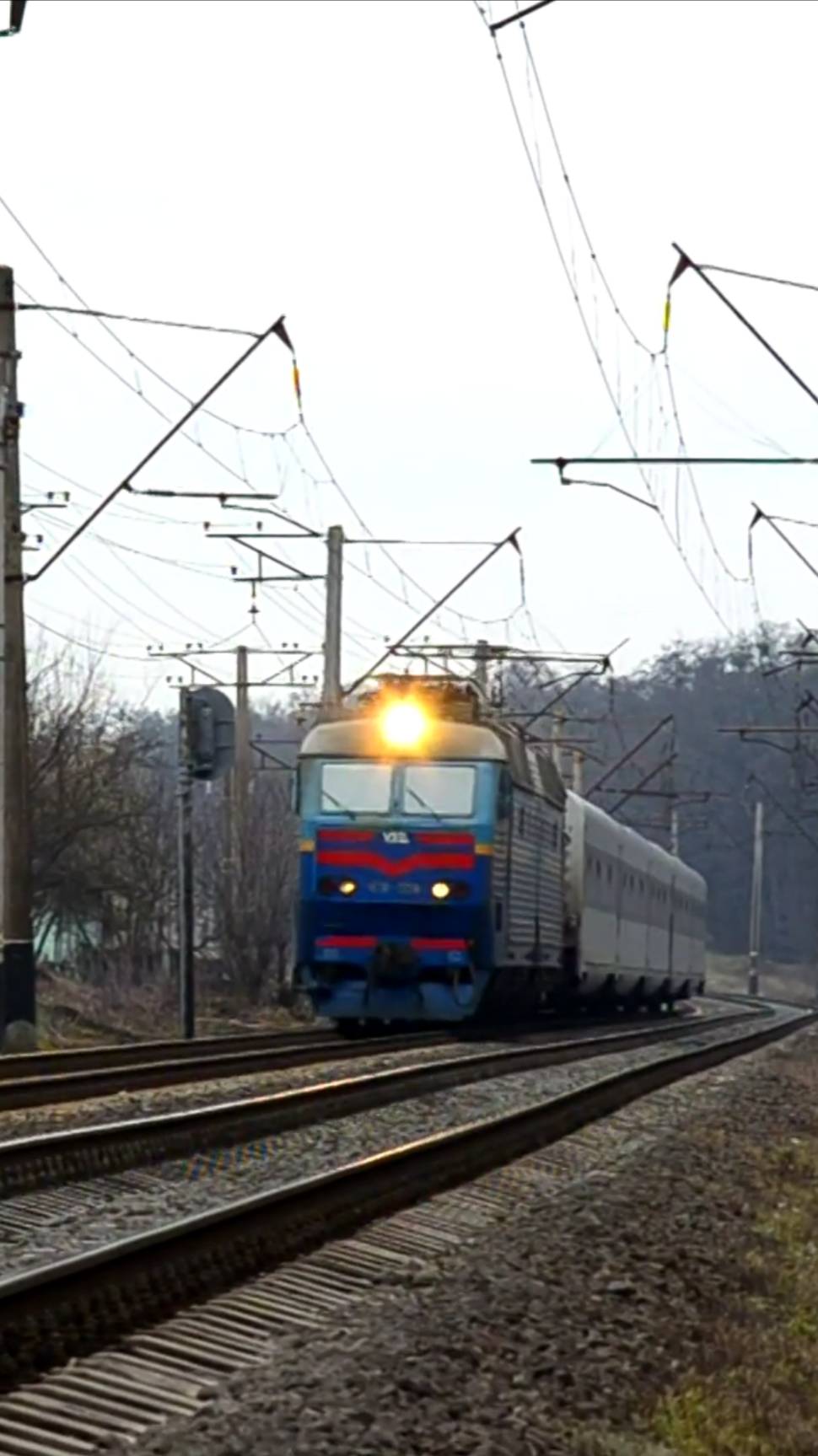 поезд ЧС8-004