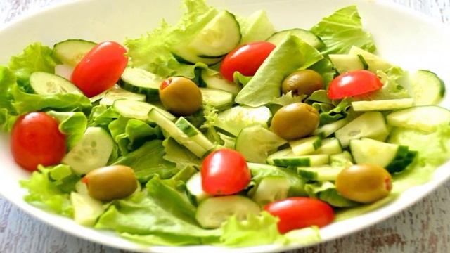 Салат с тунцом и каперсами