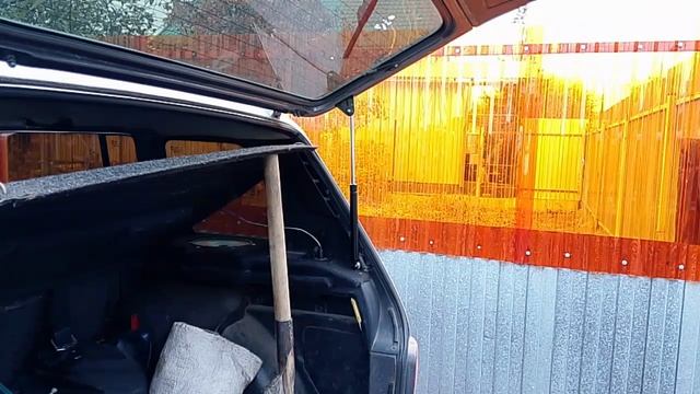 Замена газовых упоров на ниве 5D