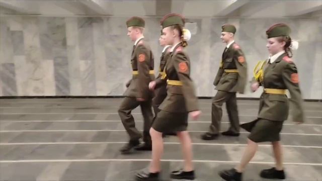 🎬ШКОЛЬНЫЙ МЕДИАЦЕНТР ПРЕДСТАВЛЯЕТ. ВАХТА ПАМЯТИ. Смена у Вечного огня завершена!